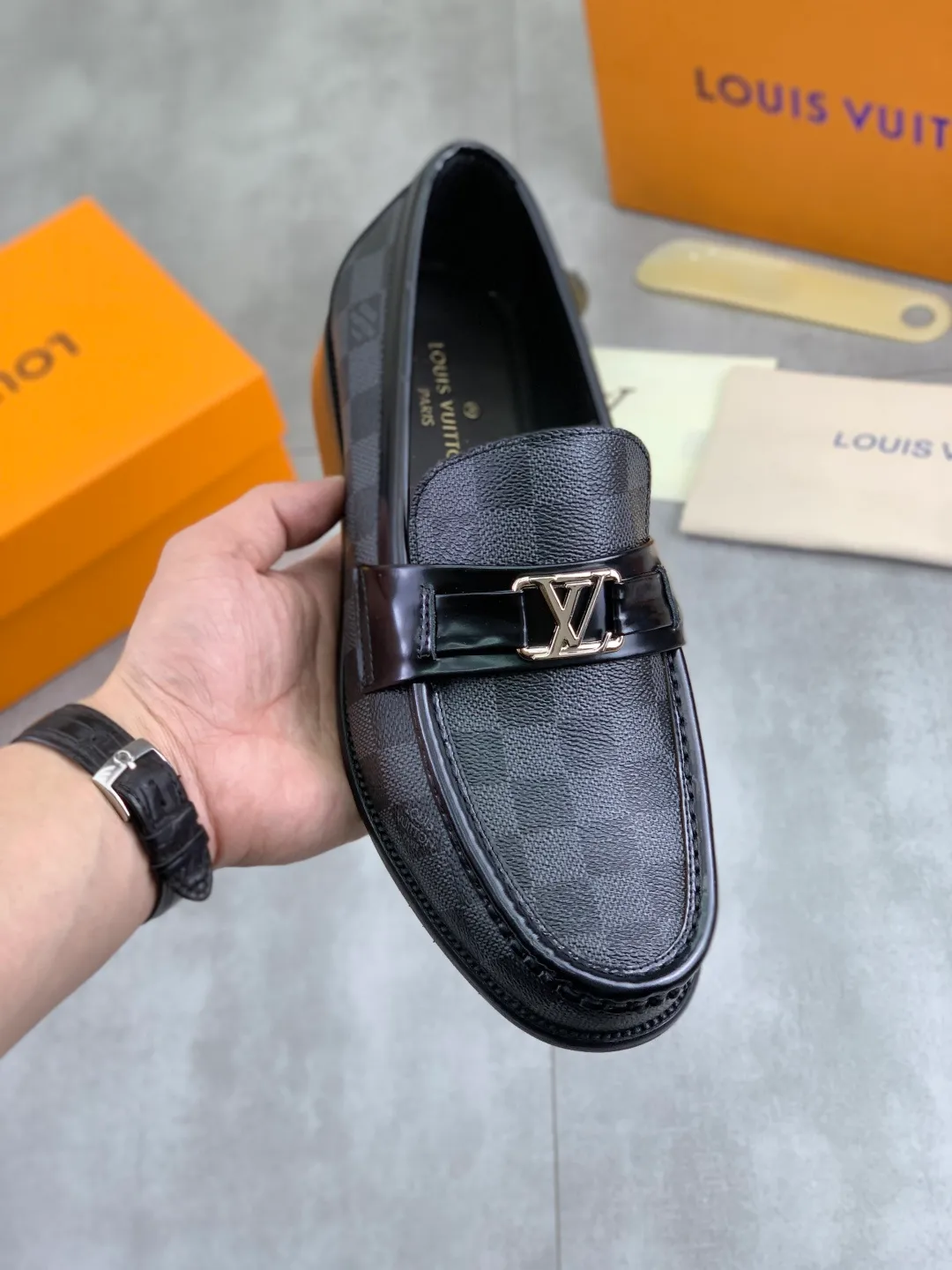 Men's men's shoes 💰P520 New style 💶[LOUIS VUITTON] Water-dyed Niuli Original order New style 🍀LV Louis Vuitton *——Top version of LV classic leather shoes! Made of imported original calfskin, original leather side strips and wear-resistant high-end rubber outsole! High quality products! Color: Black optional Size: 39-44 (45 customized)